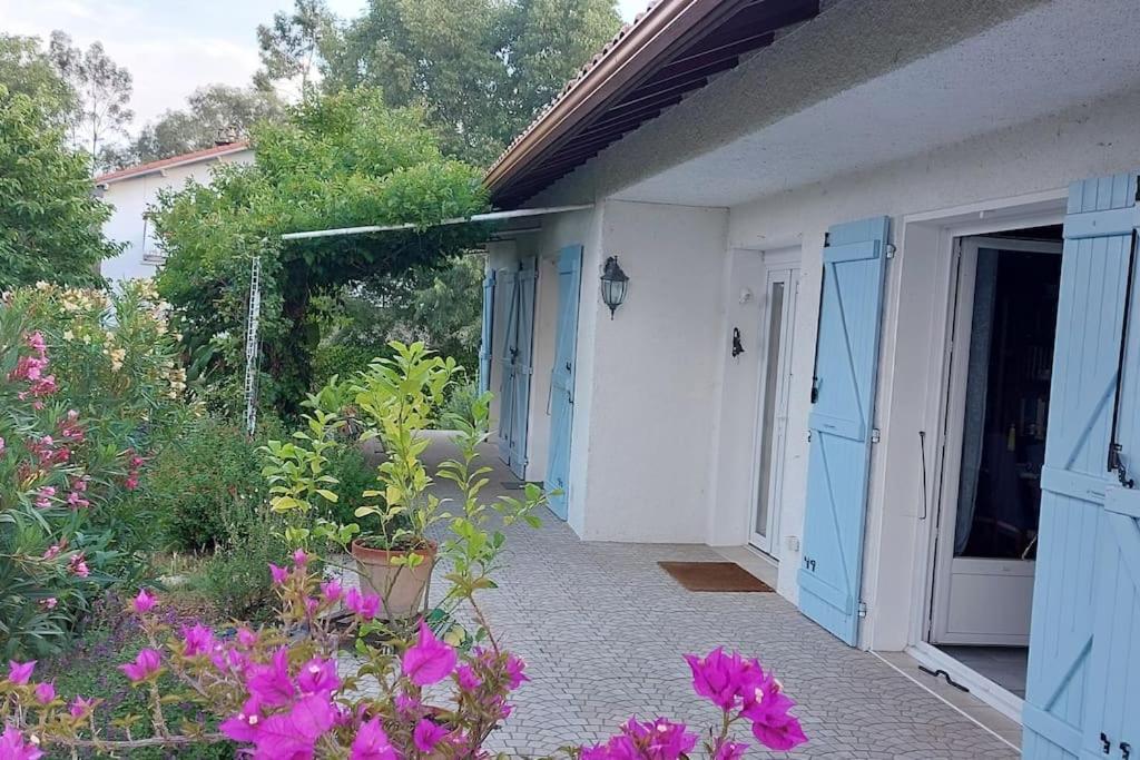 Villa De Charme Avec Piscine Saint-Jory Экстерьер фото